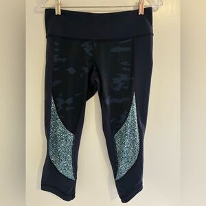 Lululemon Black Camo/Blue Pattern Capri Leggings SZ 8